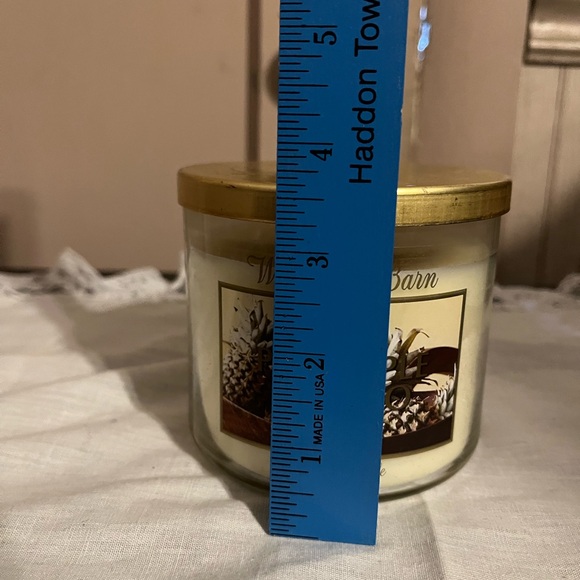 White Barn Pineapple Mango Candle with Gold Lid - Picture 4 of 4